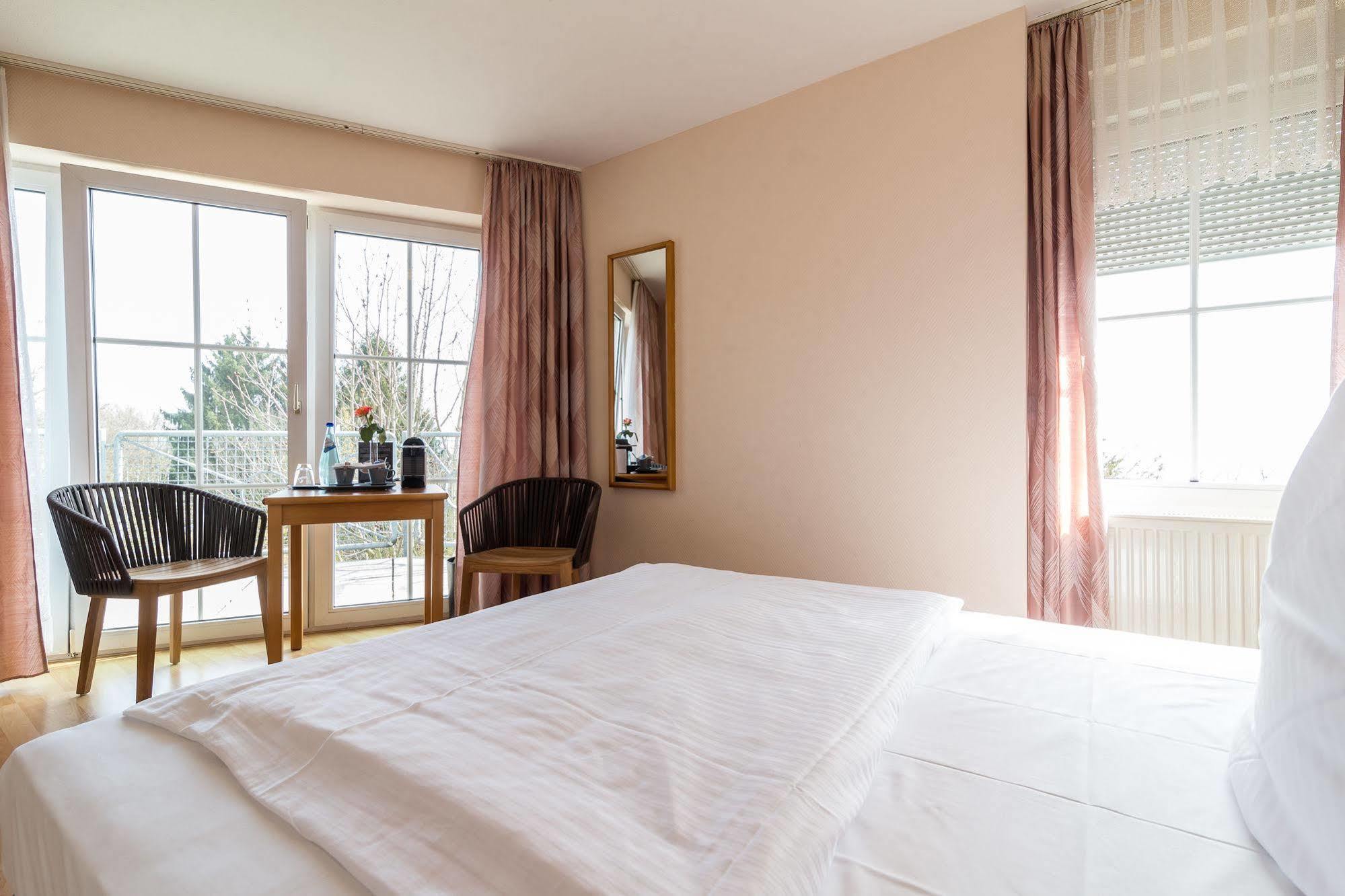 פרנקפורט Hotel Schoene Aussicht מראה חיצוני תמונה